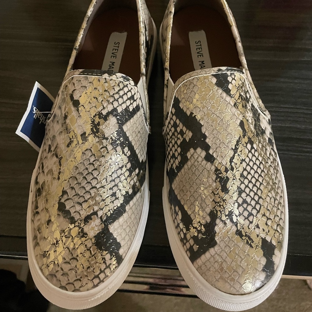 Steve Madden slip ons